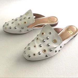 Gianni Bini White Leather TrendSetta studded mules size 8